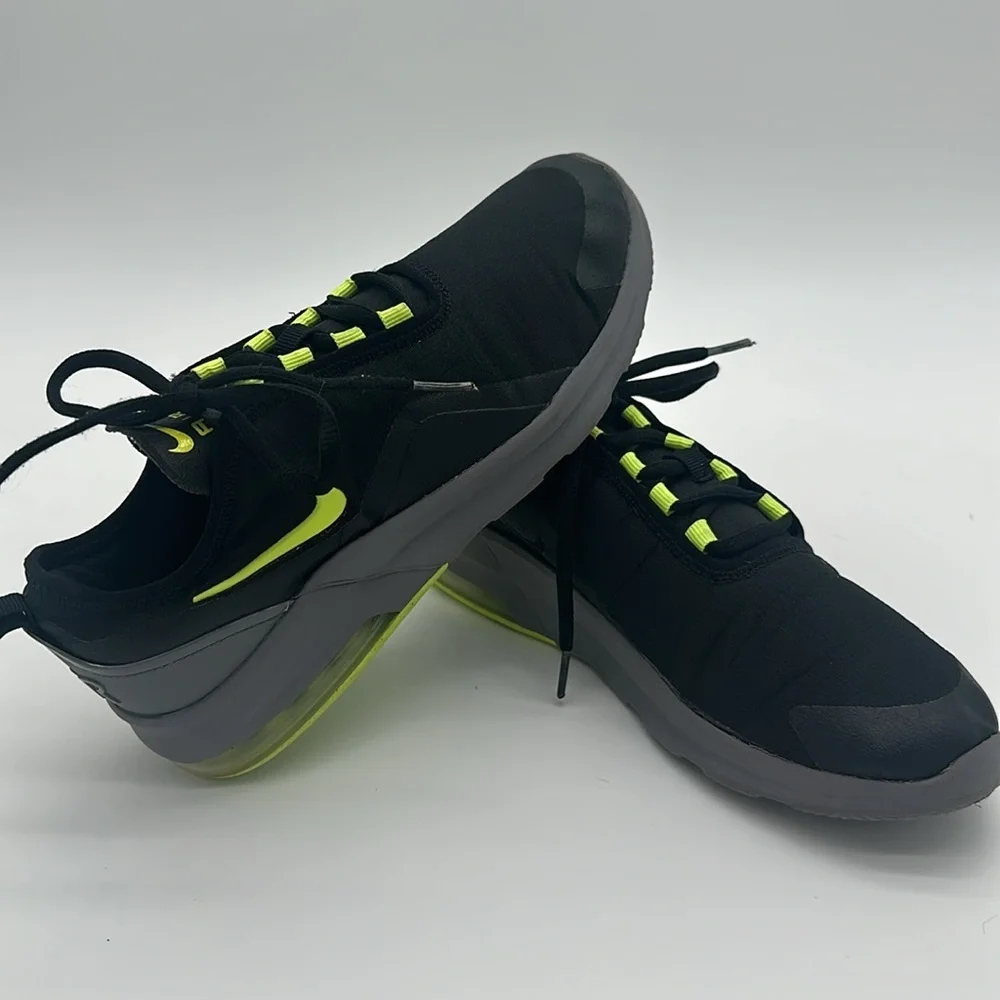 Nike Air Max Motion 2 GS Sneakers Youth Size 7 Black Volt Gray AQ2741–011